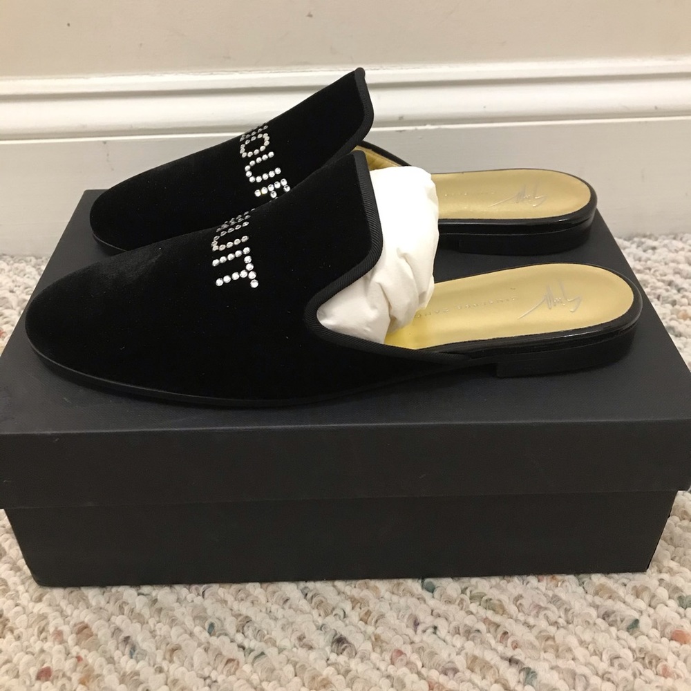 🆕 Giuseppe Zanotti velvet “bonjour” crystal mules - Picture 5 of 6